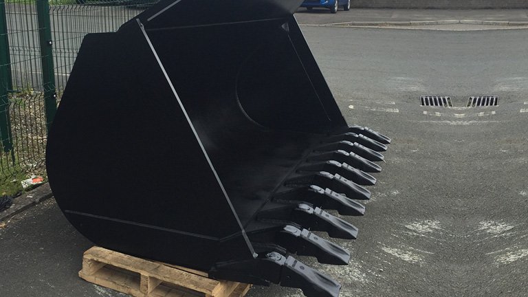 Loader Buckets vs. Excavator Buckets: Key Differences